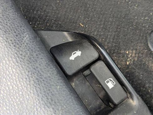Used 2023 Toyota Corolla LE FWD image 5