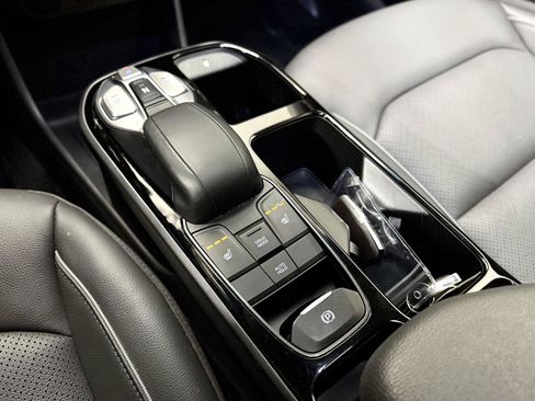 Used 2020 Hyundai Ioniq Limited FWD image 22