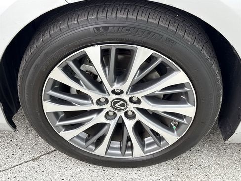 Used 2019 Lexus ES 350 Luxury image 51