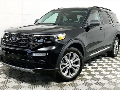 Used 2023 Ford Explorer XLT w/ Equipment Group 202A image 2