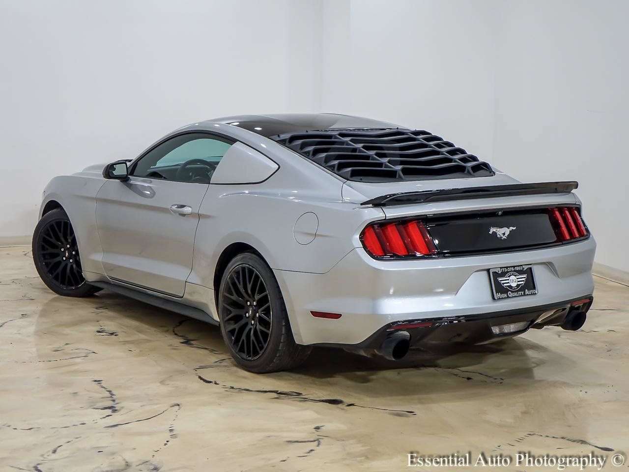 Used 2017 Ford Mustang Coupe RWD image 9