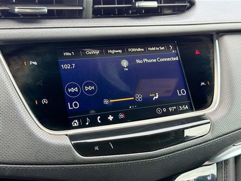 Used 2024 Cadillac XT6 Luxury FWD image 14