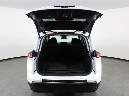 Certified 2025 Nissan Rogue SV AWD/4WD image 17