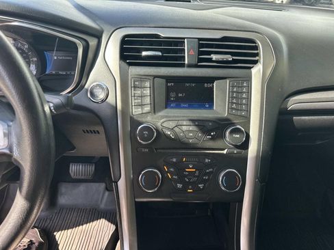 Used 2018 Ford Fusion S image 15