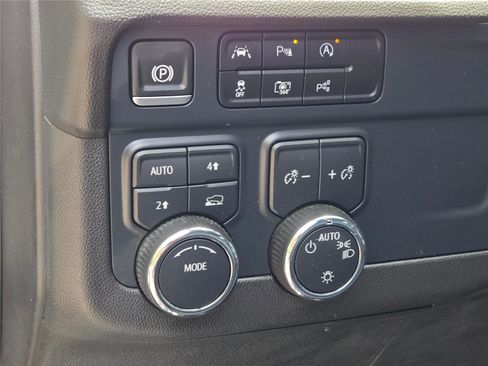 Used 2025 Chevrolet Suburban LT AWD/4WD image 27