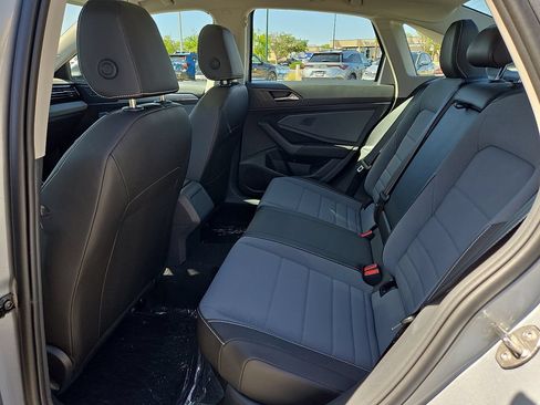 Used 2025 Volkswagen Jetta SE FWD image 17