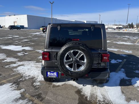 Used 2019 Jeep Wrangler Unlimited Sahara image 5