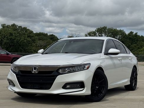 Used 2019 Honda Accord Sport image 2