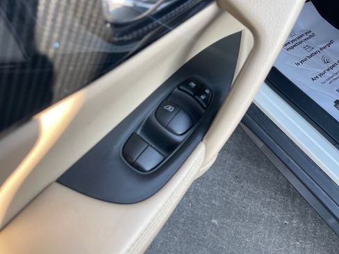 Used 2018 Nissan Rogue SL w/ Premium Package AWD/4WD image 12