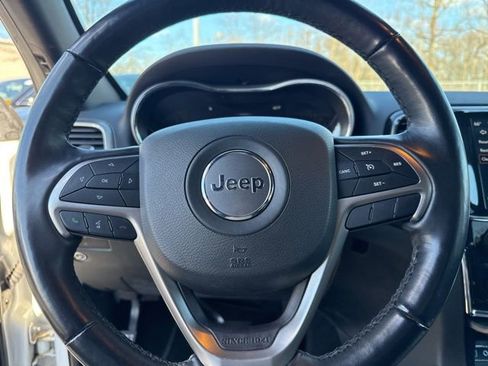 Used 2022 Jeep Grand Cherokee Laredo X image 13