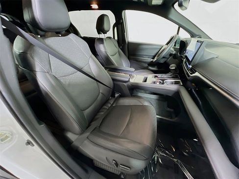 Certified 2025 Toyota Sienna Platinum image 26