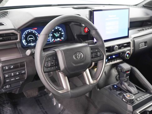 Used 2025 Toyota Tacoma TRD Off-Road w/ TRD Off Road Premium Package AWD/4WD image 20