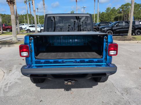 Used 2022 Jeep Gladiator Overland w/ Trailer Tow Package AWD/4WD image 12