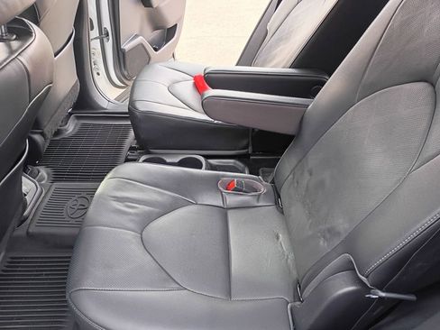 Used 2021 Toyota Highlander XLE image 13