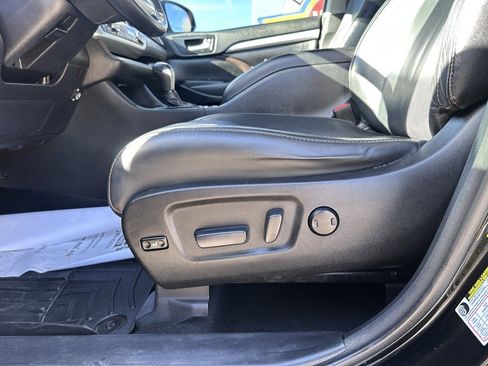 Used 2017 Toyota Highlander XLE image 4