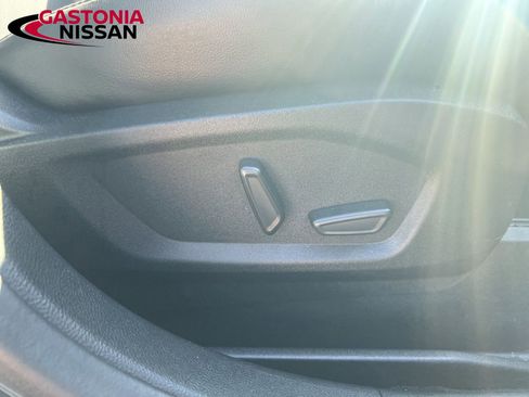 Used 2022 Ford Edge Titanium image 32