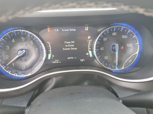 Certified 2024 Chrysler Pacifica Touring-L image 11