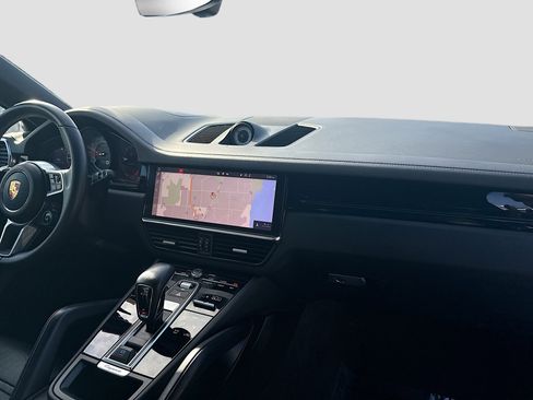 Used 2021 Porsche Cayenne S image 33