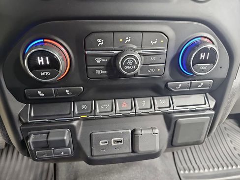 Used 2021 Chevrolet Silverado 1500 LT image 26