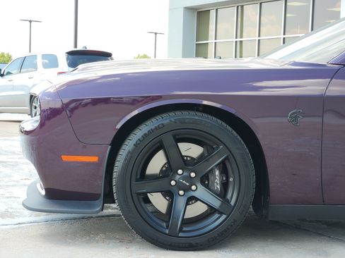 Used 2022 Dodge Challenger SRT Hellcat w/ SRT Black Package RWD image 9