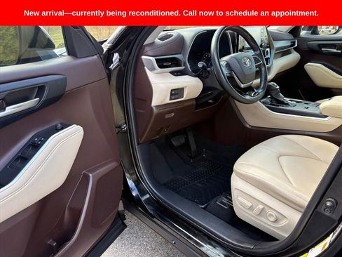 Used 2021 Toyota Highlander XLE image 16