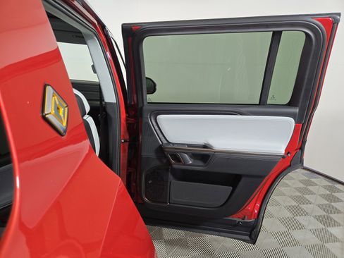 Used 2024 Rivian R1S Adventure AWD/4WD image 19