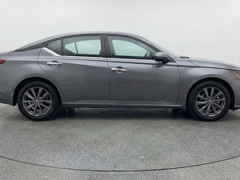 Used 2025 Nissan Altima 2.5 SV FWD image 11
