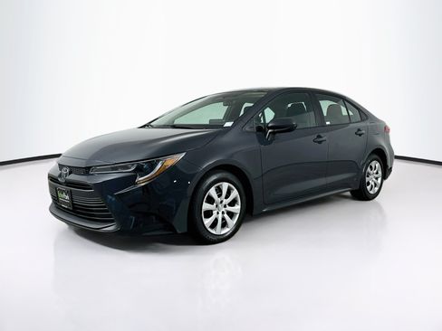 Used 2025 Toyota Corolla LE FWD image 3