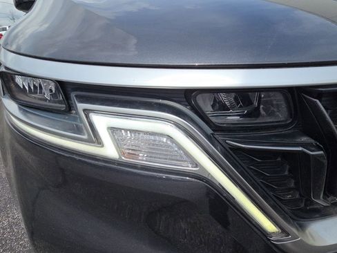 Used 2024 Kia Carnival LX image 12