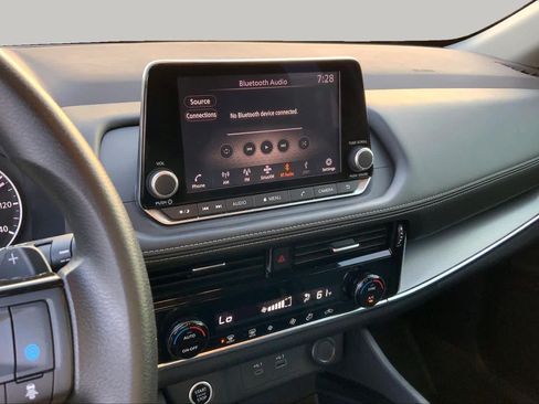 Used 2022 Nissan Rogue SV FWD image 6