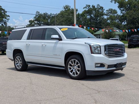 Used 2018 GMC Yukon XL SLT w/ Premium Edition AWD/4WD image 2