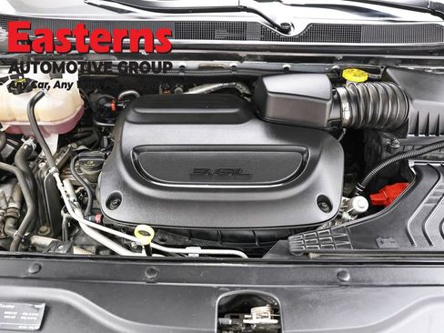 Used 2023 Chrysler Voyager LX FWD image 7