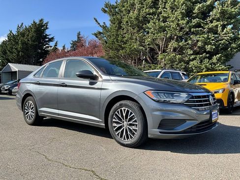 Used 2021 Volkswagen Jetta S image 2