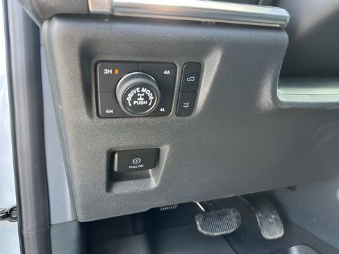 Used 2025 Ford Expedition Tremor AWD/4WD image 17