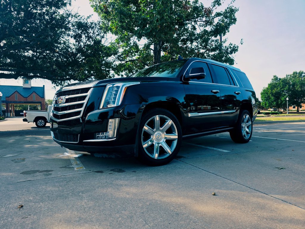 Used 2020 Cadillac Escalade Premium Luxury RWD image 5
