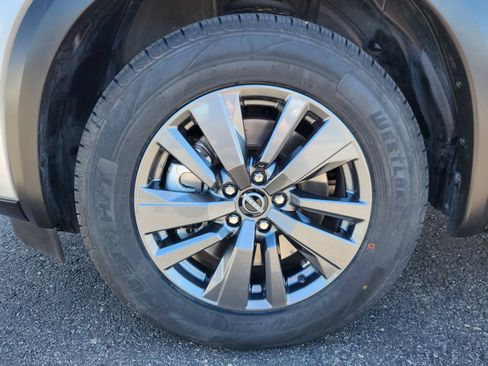 Used 2024 Nissan Pathfinder SV image 16