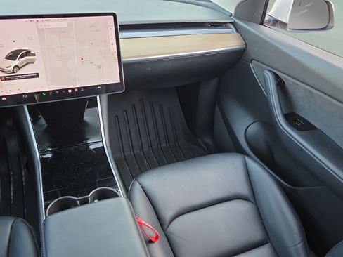 Used 2021 Tesla Model Y Long Range AWD/4WD image 15