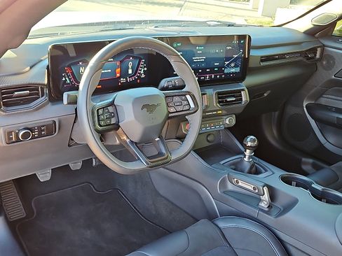 Used 2025 Ford Mustang Dark Horse image 9