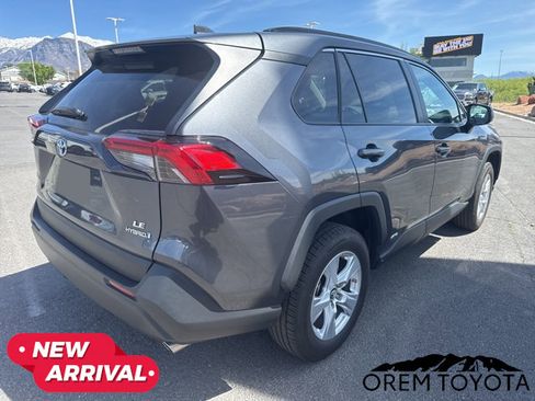 Used 2020 Toyota RAV4 LE w/ Carpet Mat Package AWD/4WD image 6