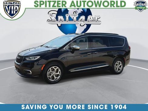 Used 2023 Chrysler Pacifica Limited AWD/4WD image 4