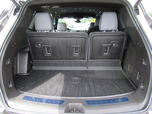 Used 2022 Buick Enclave Essence w/ Sport Touring Edition image 31