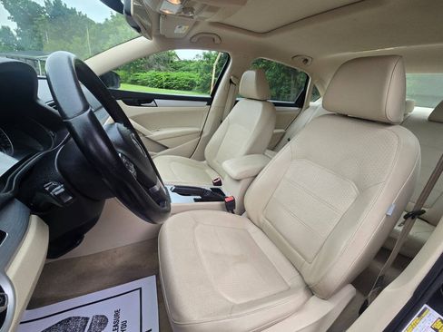 Used 2013 Volkswagen Passat 2.5 SE FWD image 22