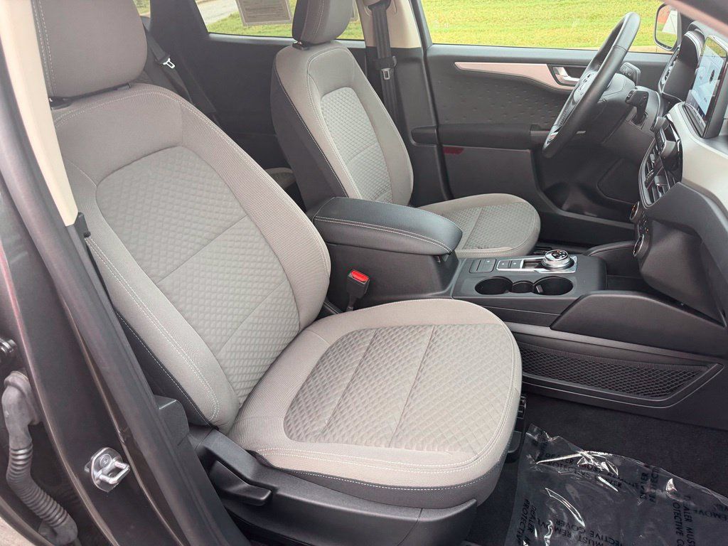 Used 2020 Ford Escape SE Sport FWD image 38
