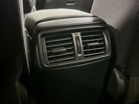 Used 2017 Nissan Rogue SV image 28