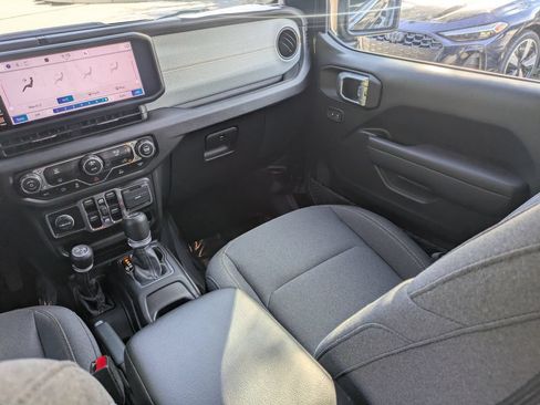 Used 2024 Jeep Wrangler Unlimited w/ Technology Group AWD/4WD image 17