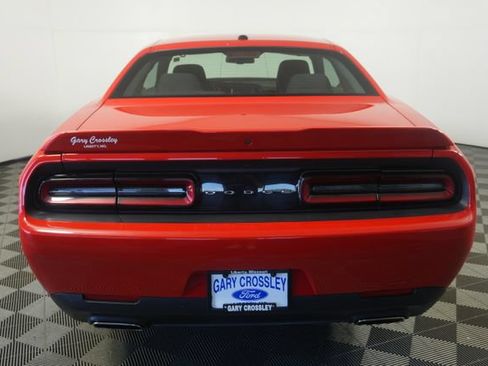 Used 2021 Dodge Challenger SXT w/ Driver Convenience Group RWD image 4