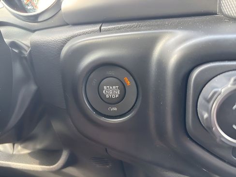 Used 2022 Jeep Gladiator Willys image 29