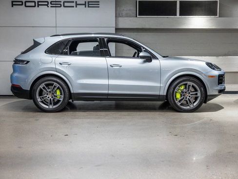 Certified 2026 Porsche Cayenne S AWD/4WD image 6