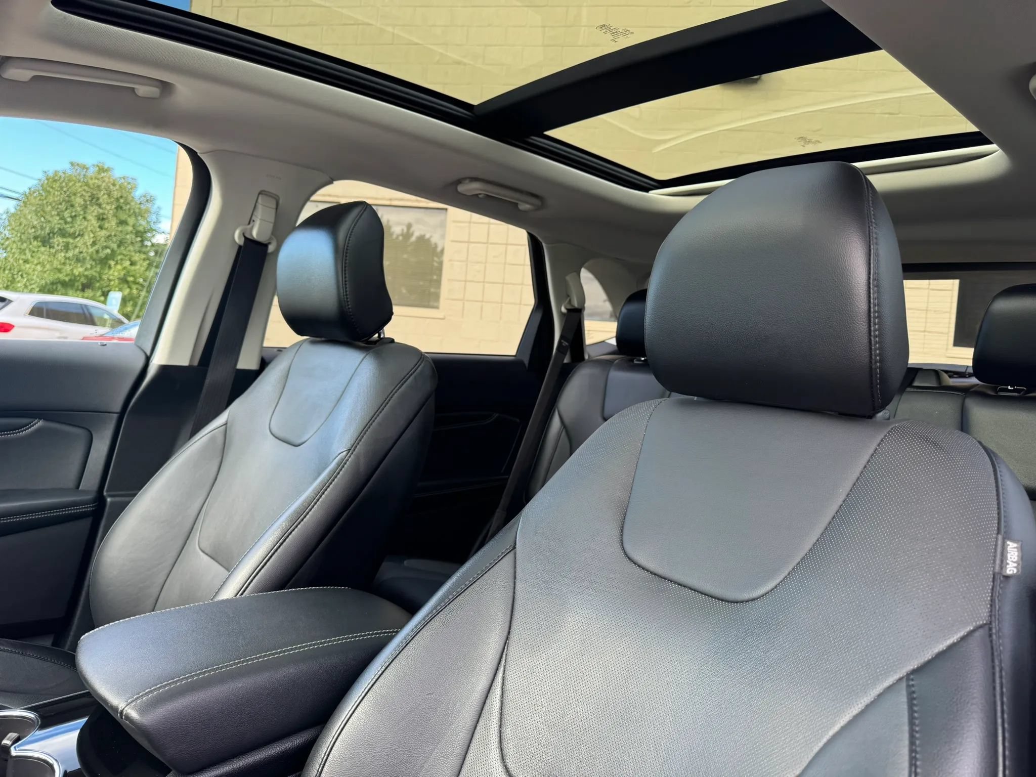 Used 2017 Ford Edge Titanium w/ Equipment Group 302A AWD/4WD image 23