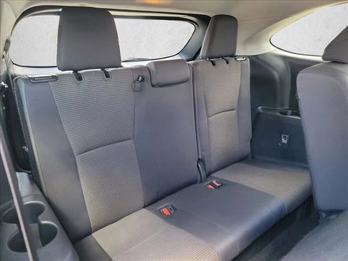Used 2024 Toyota Highlander LE FWD image 17